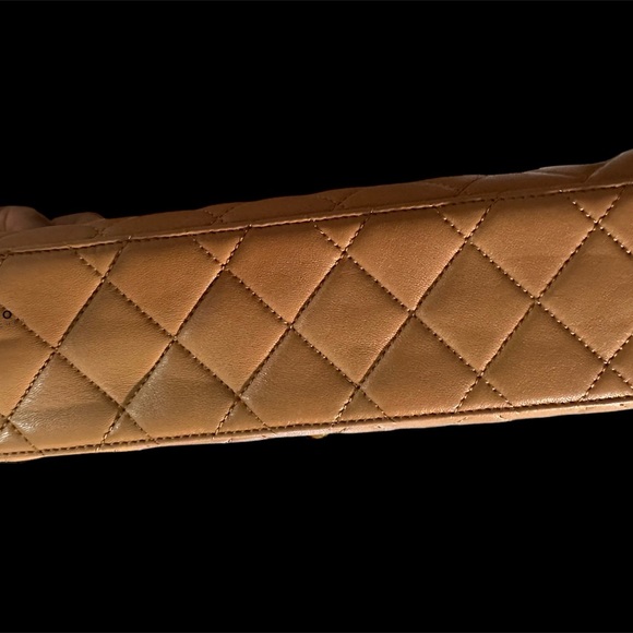 Chanel Medium Single Flap Bag in Caramel 23P Spring Collection 2023 - Picture 10 of 12